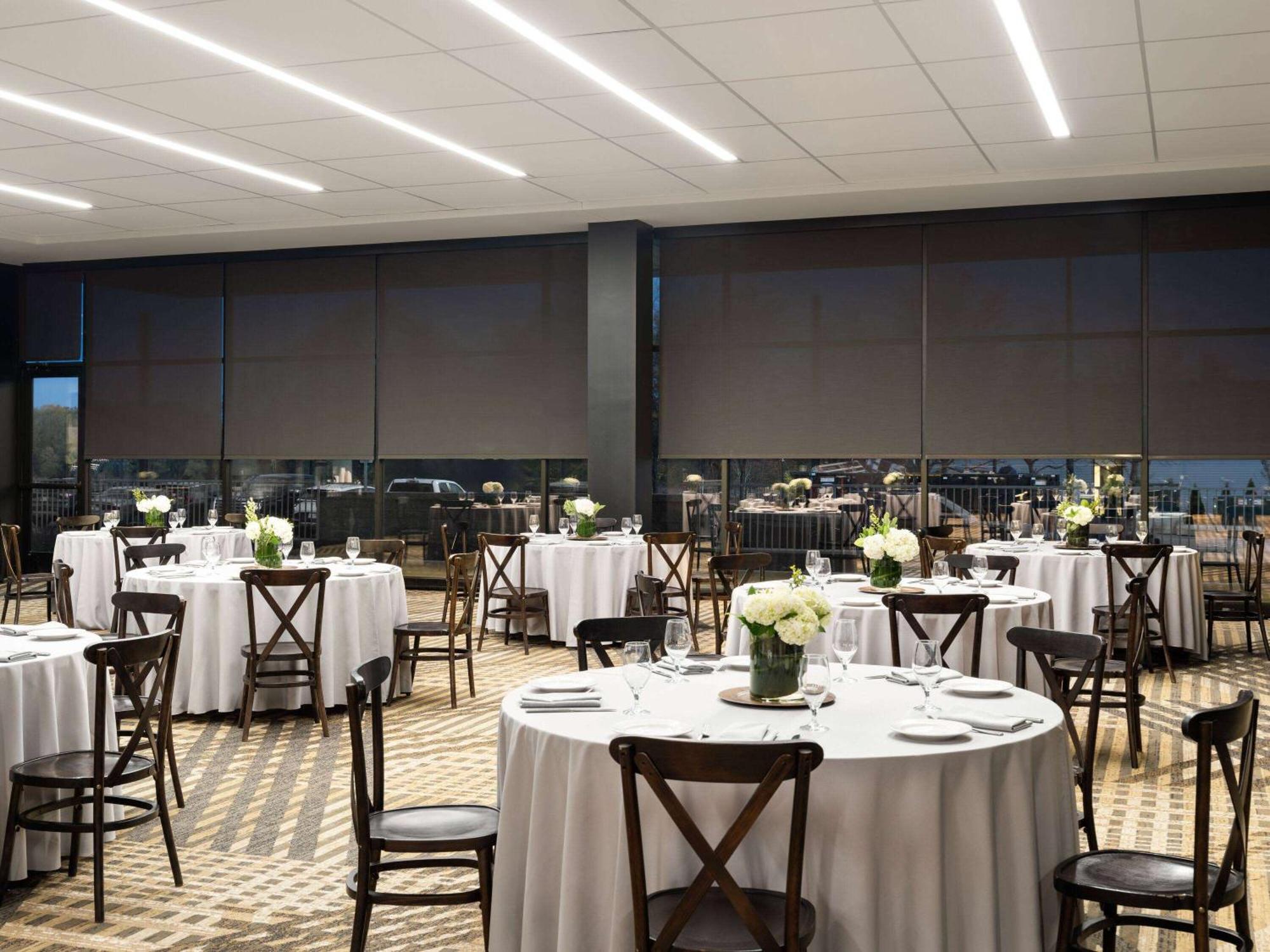Origin Kansas Riverfront, A Wyndham *